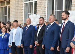 В 60 школах Астрахани сегодня прозвучал первый звонок