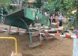 В Астрахани возбудили уголовное дело по факту гибели 11-летнего мальчика, которого придавило плитой 