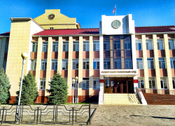 В Астрахани женщина сломавшая ногу в автобусе, требует с таксопарка три миллиона 