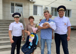 Астраханские полицейские спасли беременную женщину