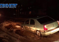 Астраханские водители жалуются на «беспросветную» яму на улице Бэра