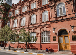 Казбеку Хадикову подкинули работы, а Наталью Москвитину уволили