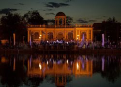 В Астрахани на Лебедином озере состоялся большой концерт двух оркестров
