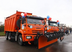 Астрахани подарили новую коммунальную спецтехнику