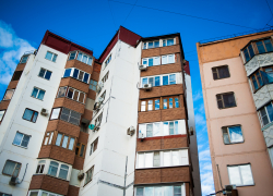В Астрахани крыша магазина спасла двухгодовалую девочку от смерти 