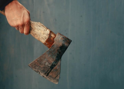 Астраханца признали виновным в убийстве друга топором