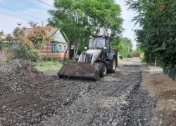 В Астрахани продолжают создавать дороги там, где их нет