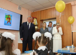 В День знаний больше 200 тысяч астраханцев сели за парты
