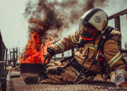 Под Астраханью более 4 часов тушили пожар в рыбном цехе