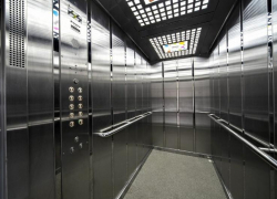 Прокуратура выясняет причины падения лифта в Астраханской многоэтажке