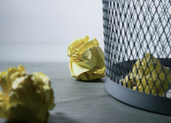 Астраханские управляющие компании «получили» от прокуратуры за мусор в подъезде