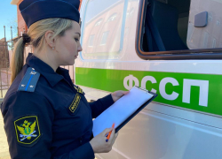 Астраханец вернул все долги по алиментам после ареста автомобиля