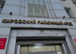 Фиктивно трудоустроенная астраханка полтора года получала зарплату