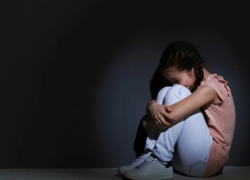 27-летний астраханец принуждал девочек отправлять ему интимные фото