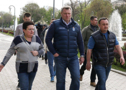В Астрахани на Лебединое озеро выпустят лебедей 