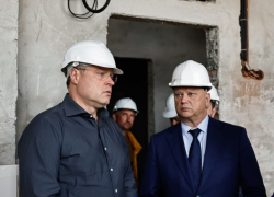 Астраханский губернатор проверил ход строительства четырехэтажной школы на 1000 мест