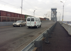 Власти Астрахани попросили большегрузы забыть про Старый мост 