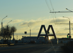 Самолет "Победы" столкнулся с бензовозом в астраханском аэропорту