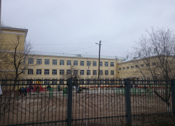 Школьнику в астраханской гимназии заклеили рот скотчем на уроке