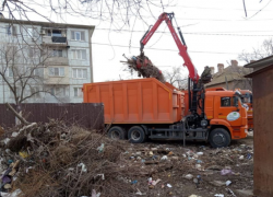 Астраханцы оставили коммунальщикам почти 600 кубометров новогоднего мусора