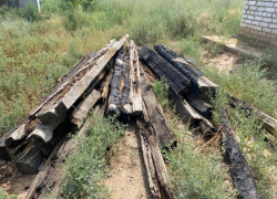 В Астраханской области обнаружены разлагающиеся шпалы, пропитанные креозотом