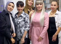 В астраханском селе команда мастеров бесплатно преображает мам особенных детей