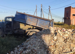 В Астраханском селе незаконно сбрасывали строительный мусор