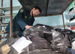 Астраханские таможенники изъяли более 700 единиц одежды и автозапчастей из Узбекистана