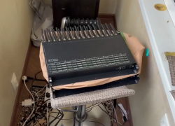 В Астрахани накрыли квартиру телефонных мошенников