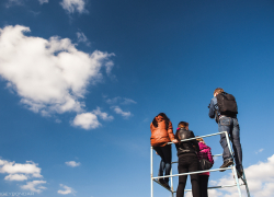 Под Астраханью парня уговаривали слезть с антенной вышки