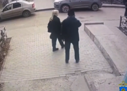 Астраханские полицейские помогли задержать курьера мошенников