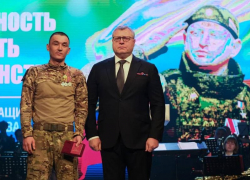 Астраханских бойцов СВО наградили по поручению Президента России