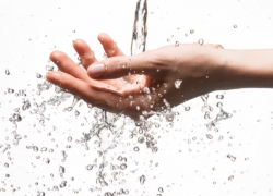 Астраханцы пожаловались на тухлую воду и получили ответ «Астрводоканала»