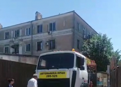 Астраханцы не пустили кран на мини-рынок, который хочет снести Радик Харисов 