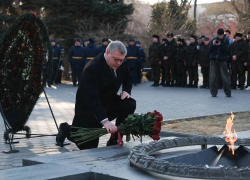 В День защитника Отечества в Астрахани почтили память погибших воинов