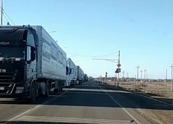 Из-за аварии в Астраханской области образовалась километровая пробка 