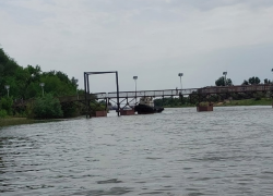 Под Астраханью течение реки Серебряная Воложка принесло мертвую женщину