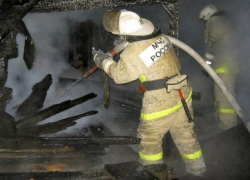 В Астрахани при ночном пожаре погиб мужчина