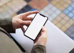 Астраханца избили на улице Галлея и отняли телефон 