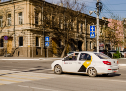 После дождичка в четверг: в Астрахани такси подорожало втрое