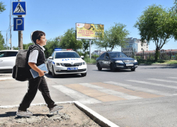 На дорогах Астрахани появились картонные школьники