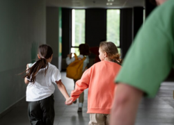 В учебных заведениях Астрахани усиливают меры безопасности