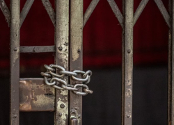 В Астрахани осудят экс-инспектора за обещание пронести запрещенные вещества в СИЗО