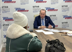 Игорь Седов пообещал благоустроить тротуар перед астраханской поликлиникой