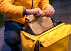 В Астраханской области третий год растет спрос на курьеров