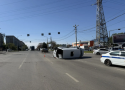 В Астрахани у «Ярмарки» опрокинулась маршрутка с пассажирами