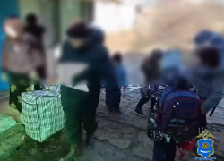 Астраханец поселил у себя двух иностранок с детьми и оплачивал им еду