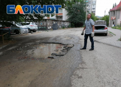 Астраханец нашел способ избавления от луж на дорогах 