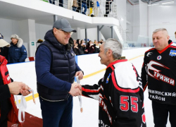 Игорь Бабушкин наградил призеров хоккейного турнира «Лига Надежды»