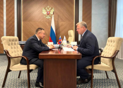 Астраханский губернатор и глава Минстроя России обсудили комплексное строительство в регионе